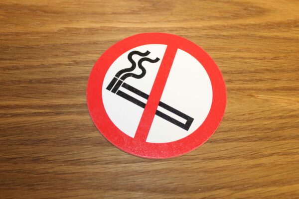 Verboden te roken bordje