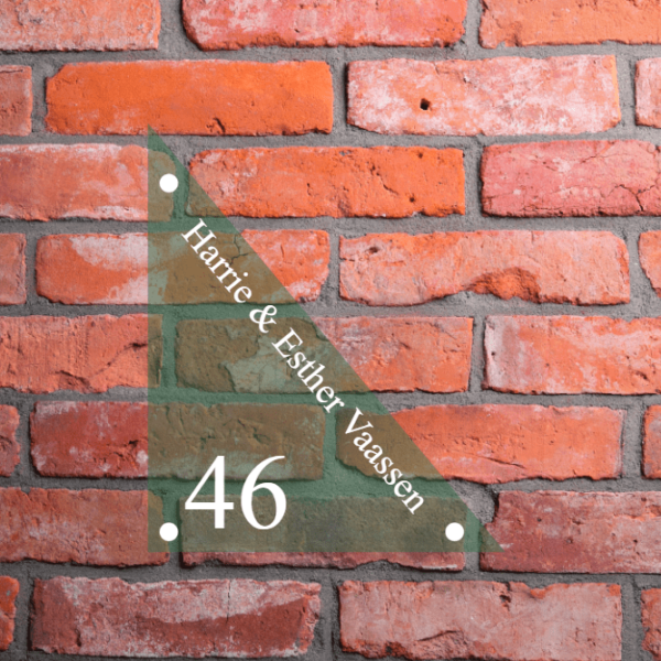 Huisnummerbord in driehoek